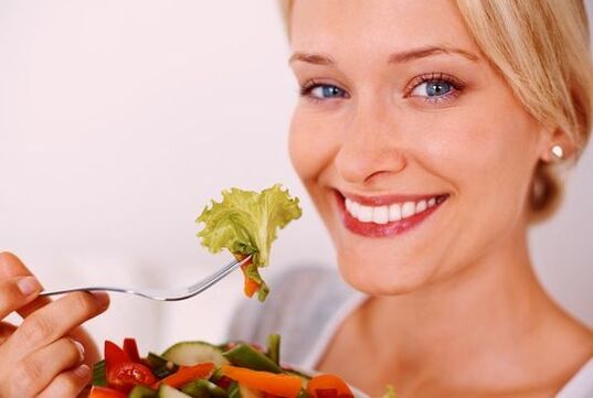 Insalata di verdure per rimuovere i parassiti dal corpo